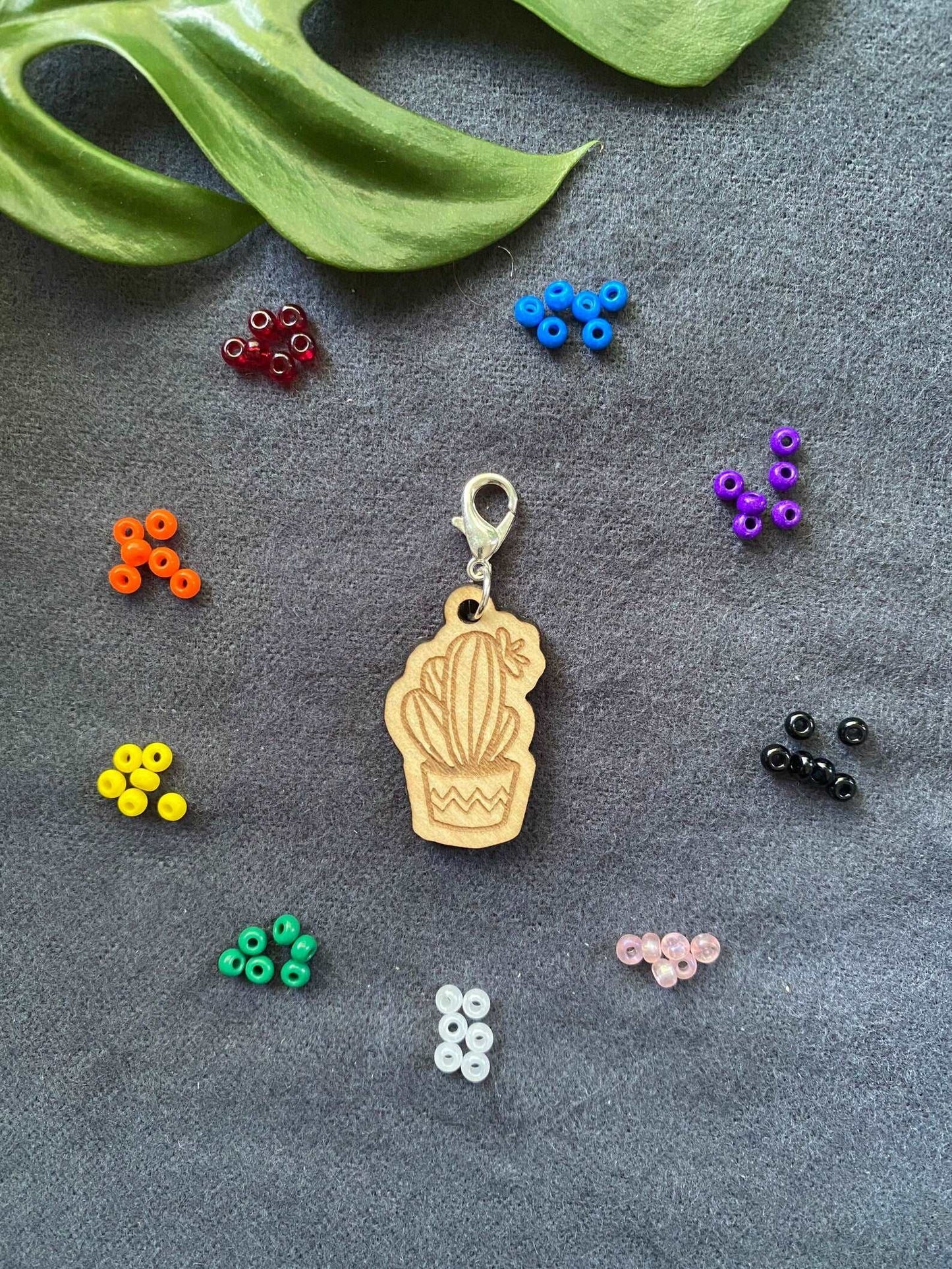 [variant.metafields.custom._variant_title_] 10mm Progress Keeper & Stitch Marker Set | Cactus | Green